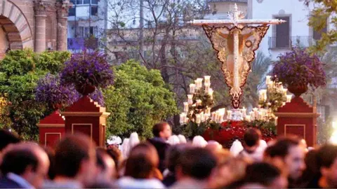 El Cristo de la Expiraci&oacute;n a su paso por la carrera oficial de Jerez