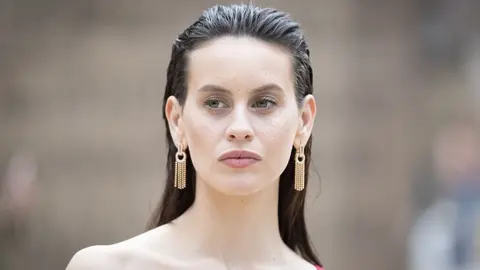 "La chica ce Nieve" en Netflix: 5 curiosidades sobre Milena Smit que no sab&iacute;as