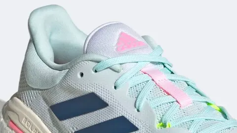 Decathlon rebaja su zapatilla Adidas colorida m&aacute;s estilosa de 100 &euro; a 70 &euro;