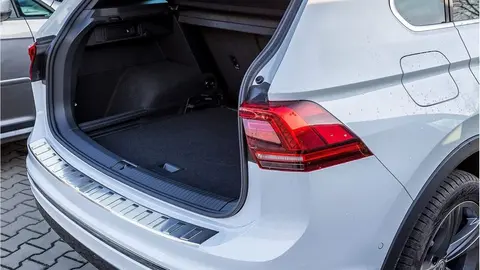 Una mujer y sus 3 hijos apalean a un hombre y lo meten en el maletero de un coche en Granada