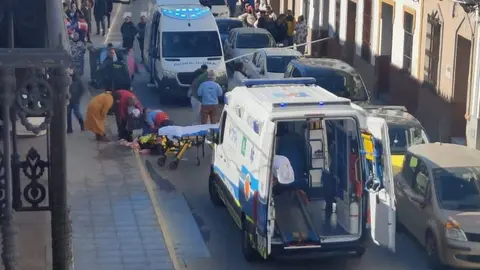 Un conductor sufre un infarto y atropella a varias personas en Rociana del Condado (Huelva)