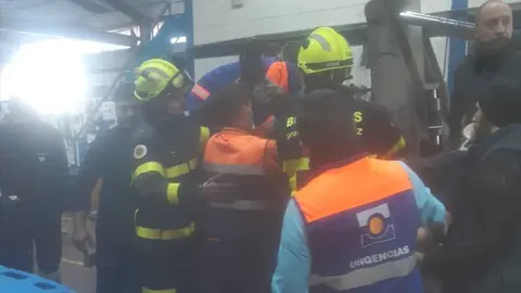 Bomberos de Jerez rescatan al trabajador accidentado