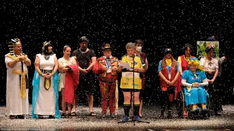 1&ordf; noche de nervios en el Concurso del Carnaval de C&aacute;diz. Alegr&iacute;as y 'babuchazos'