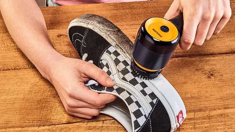 Bye suciedad en Vans, Nike, Skechers y Adidas con el mejor limpia zapatillas Philips que ficha Amazon