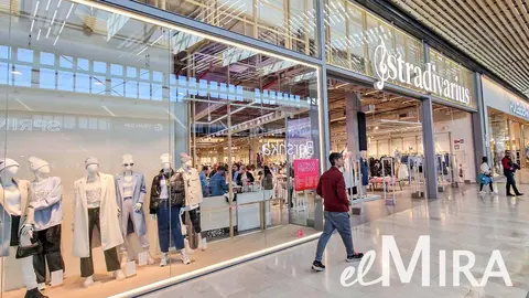 Stradivarius en Centro Comercial Lagoh de Sevilla | El MIRA
