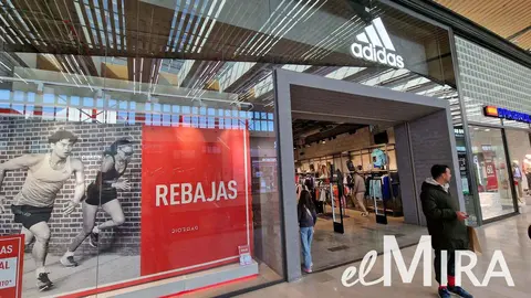 Adidas en Centro Comercial Lagoh de Sevilla | El MIRA