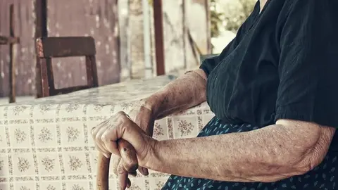 Este es el calvario sufrido por una madre encerrada por su hijo en una casa de Sevilla