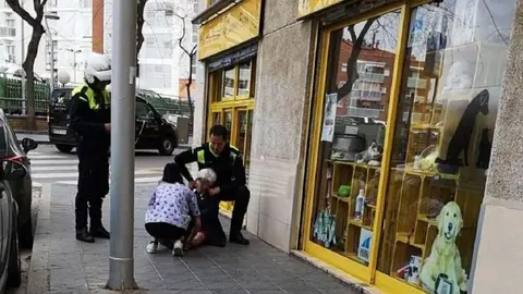 Roba 15 euros del bolso a una mujer y la tira al suelo en Almer&iacute;a. Lo expulsan de Espa&ntilde;a