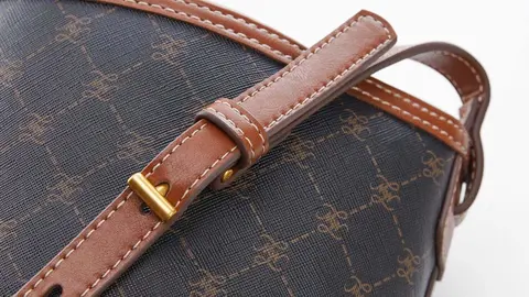 El bolso de piel de Mango por 39,99 euros que quita el hipo