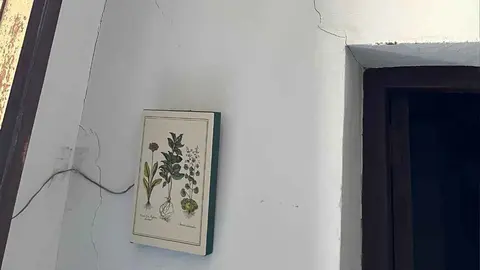 Grietas en un domicilio del eje de Santiago en Jerez