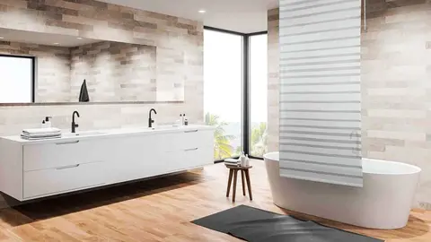 Viste tu ba&ntilde;o como un hogar armonioso y vistoso con el estor de ducha enrollable de Lidl