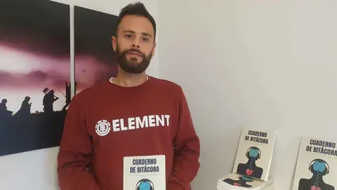 Luis Miguel Pa&eacute;z presenta su poemario 'Cuaderno de bit&aacute;cora'