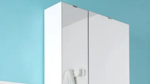 El original armario con espejo de Leroy Merlin que arrasa en el ba&ntilde;o: cuesta 64,99 euros