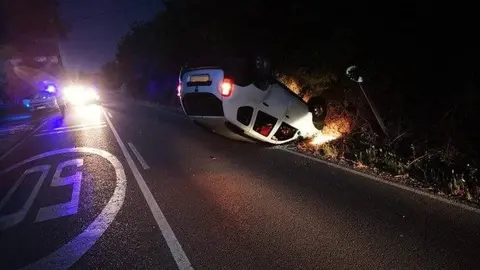 Accidente mortal en la A-4 a su paso por C&oacute;rdoba. Vuelca un coche en plena carretera