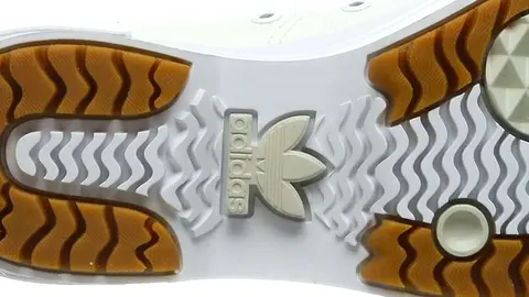 Ni Skechers ni Converse: hay una bota de Adidas en Amazon c&oacute;moda sin renunciar a su elegancia