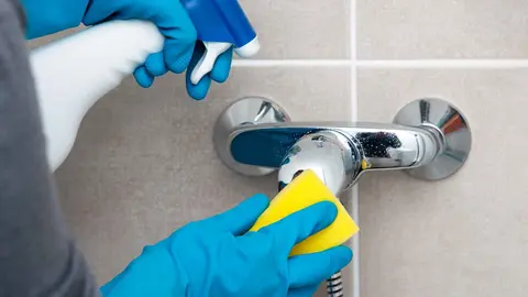 Limpieza de ba&ntilde;o en Ikea