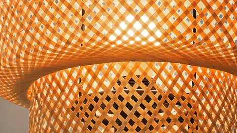 L&aacute;mpara de pie SINNERLIG de Ikea