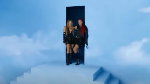 'TQG' de KAROL G y Shakira supera los 3,5 millones de reproducciones en Youtube en 5 horas