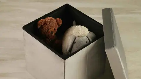 Puff decorativo poli&eacute;ster cuadrado Terciopelo de Leroy Merlin