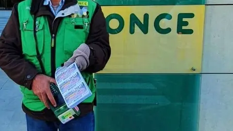 Roban a un vendedor de cupones en Algeciras. Este es el relato de los hechos