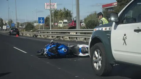 Muere un motorista tras salirse de la carretera en Almer&iacute;a