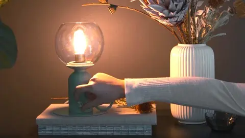 Ikea vuelve a poner de moda la l&aacute;mpara de mesa de la abuela