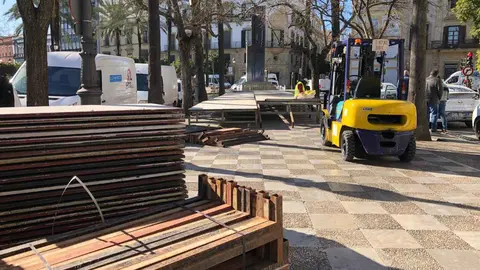 Montaje de palcos de la Semana Santa de Jerez 2023