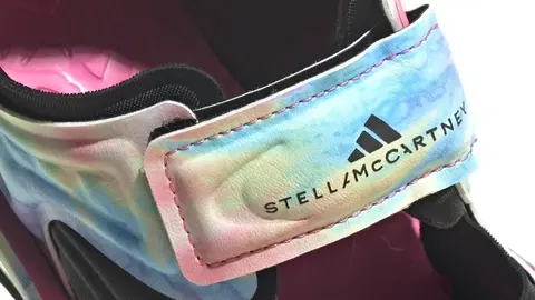 Atenta a las sandalias Adidas by Stella Mccartney si te encant&oacute; el dise&ntilde;o de yeezy de Kanye West