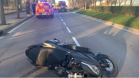 Muere una mujer en un choque entre una moto y un cami&oacute;n gr&uacute;a en C&oacute;rdoba