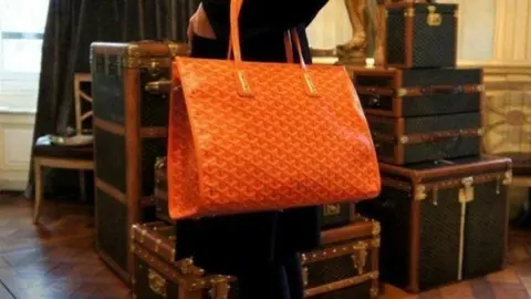 Roban un bolso de marca en Ja&eacute;n. Este es el enorme valor de todo lo que hab&iacute;a en su interior