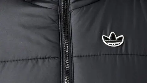 El delirio por la chaqueta Adidas de Amazon: m&aacute;s de 250 comentarios positivos y al 40%