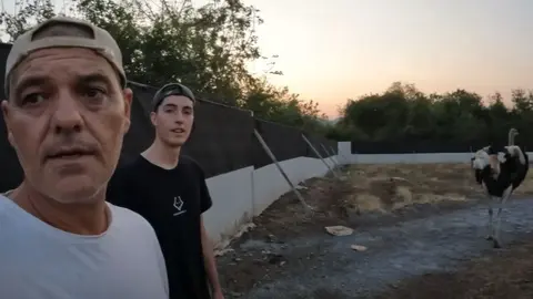 Frank Cuesta recibe a YoSoyPlex en Tailandia tras su v&iacute;deo invit&aacute;ndolo a visitar su santuario