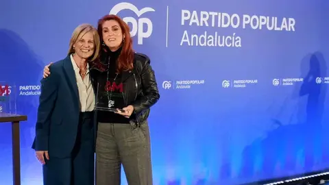 Mar&iacute;a Jos&eacute; Garc&iacute;a-Pelayo con Marisa Azc&aacute;rate propietaria del Hotel Casa Palacio Mar&iacute;a Luisa de Jerez