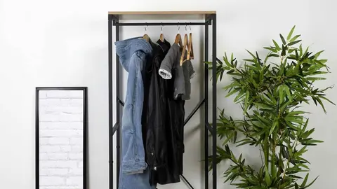 Perchero de pie de metal color negro de Leroy Merlin