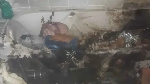 Incendio en una casa palacio de la calle Gait&aacute;n de Jerez