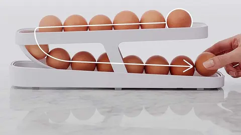 La huevera tobog&aacute;n para frigor&iacute;fico que arrasa en Amazon