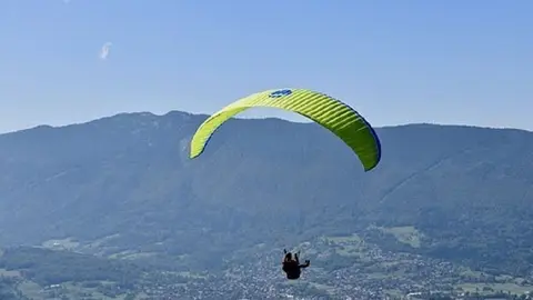 Muere un hombre tras sufrir una ca&iacute;da mientras practicaba parapente en Granada