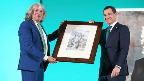 Juanma Moreno entrega al jerezano Jos&eacute; Merc&eacute; el Premio al Talento Andaluz en Madrid