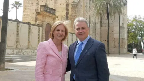 Mar&iacute;a Jos&eacute; Garc&iacute;a-Pelayo y Antonio Real