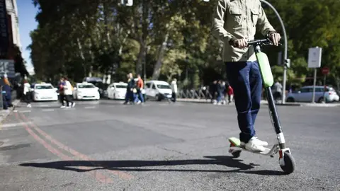 Muere una joven atropellada por un cami&oacute;n mientras circulaba en patinete en Marbella