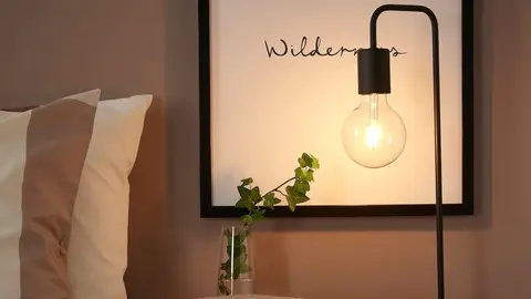 El toque definitivo a tu habitaci&oacute;n lo pone Ikea con esta l&aacute;mpara de mesa m&aacute;s que elegante