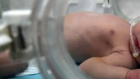 As&iacute; intentan vender un beb&eacute; a una pareja que pagaba una elevada cantidad de dinero en Sevilla