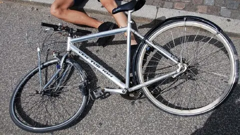 Este es el brutal accidente de tr&aacute;fico sufrido por un ciclista en Granada