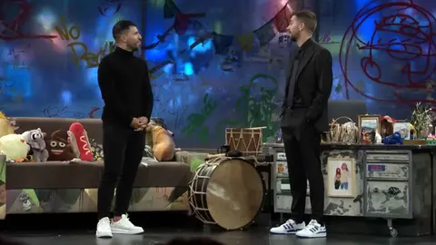 David Broncano luce las Adidas Forum Low en La Resistencia junto al Kun Ag&uuml;ero