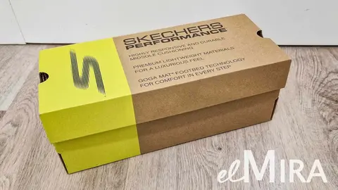 Caja de zapatillas de Skechers