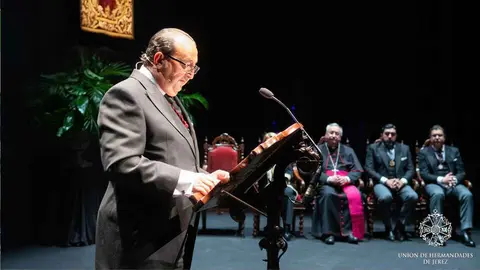 Paco Zurita durante el preg&oacute;n de la Semana Santa de Jerez 2023