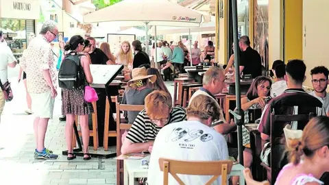 Andaluc&iacute;a, destino principal del turismo nacional, con un 16,4 del total de viajes