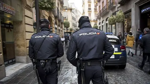 Polic&iacute;as lesionan a un var&oacute;n tras confundirle con un ladr&oacute;n en Sevilla. As&iacute; acaba el juicio