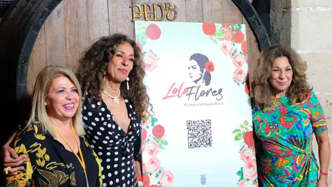 Lolita y Rosario Flores con Mamen S&aacute;nchez