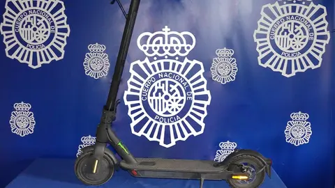 Monumental pelea con navajazos y agresi&oacute;n a polic&iacute;as en C&oacute;rdoba. Todo por el robo de 1 patinete